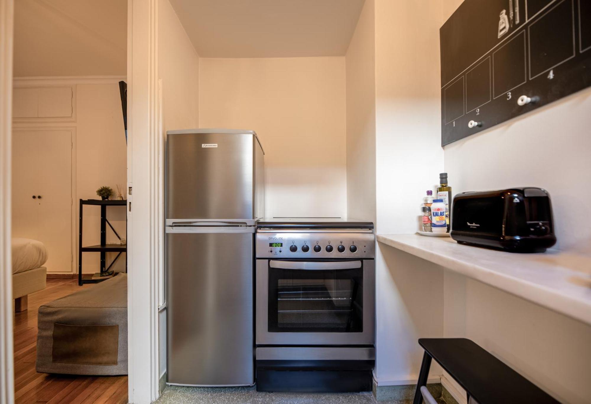The Artistic One-bedroom In Plaka Apartment *