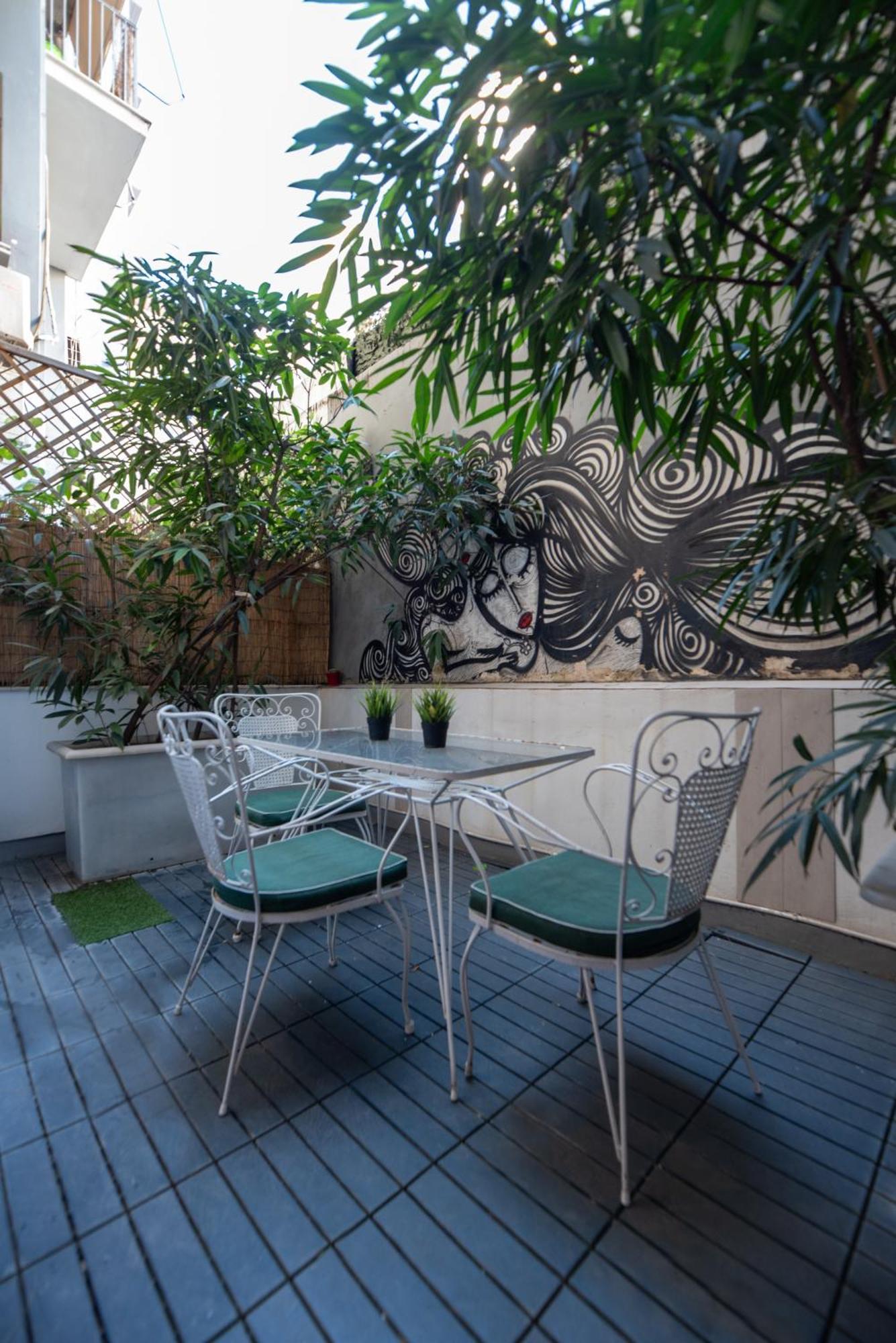 The Artistic One-bedroom In Plaka Apartment Athens