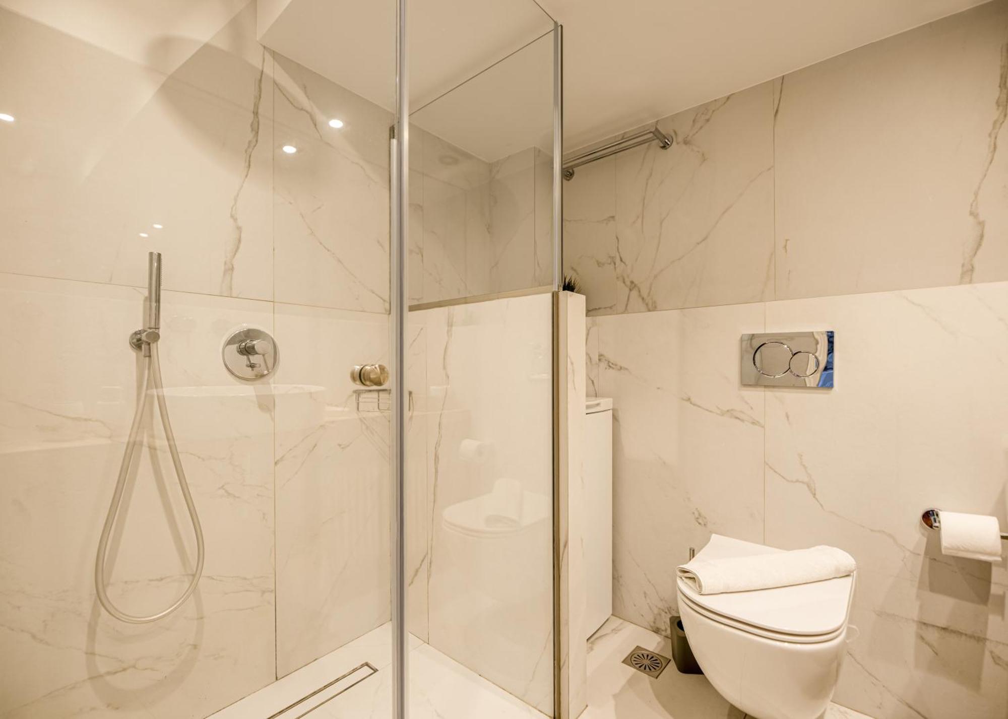 The Artistic One-bedroom In Plaka Apartment Athens